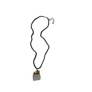 Inside Natural Raw Crude Rock Cloudy Quartz Crystal Pendant‎ Necklace